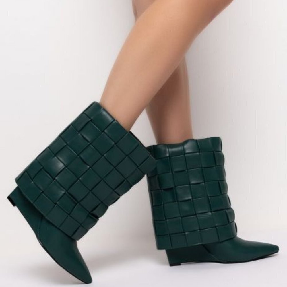 AZALEA WANG STICK WITH ME WEDGE BOOTIE IN GREEN ( BRAND NEW !!!!!!!!!!! )